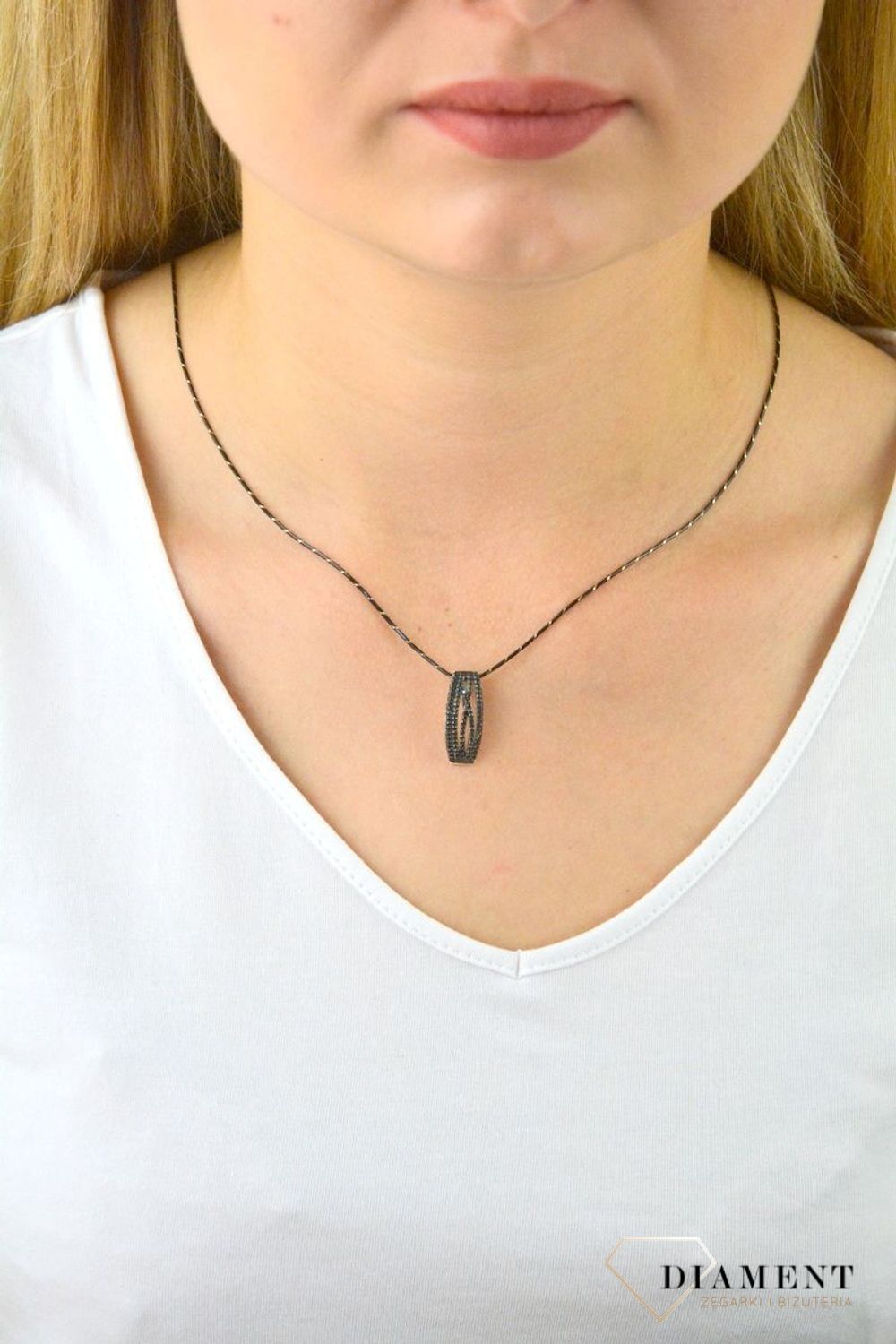 Srebrny łańcuszek 'Czarna lineczka' DIA-LAN-6010-925 0,8mm. Czarny łańcuszek srebrny. Łańcuszek srebrny linka. Łańcuszek nietypowy czarny. Łańcuszek srebrny idealny pomysł na prezent (2).jpg